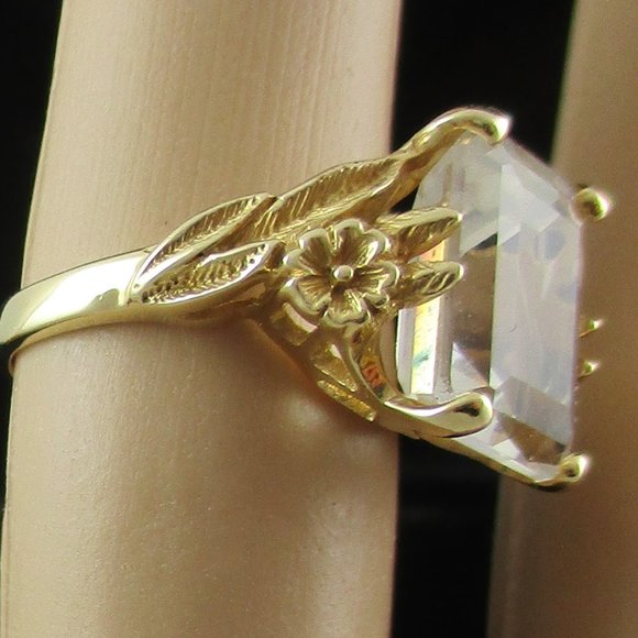 14K Yellow Gold White Quartz Ring - Size 5 - Picture 3 of 13
